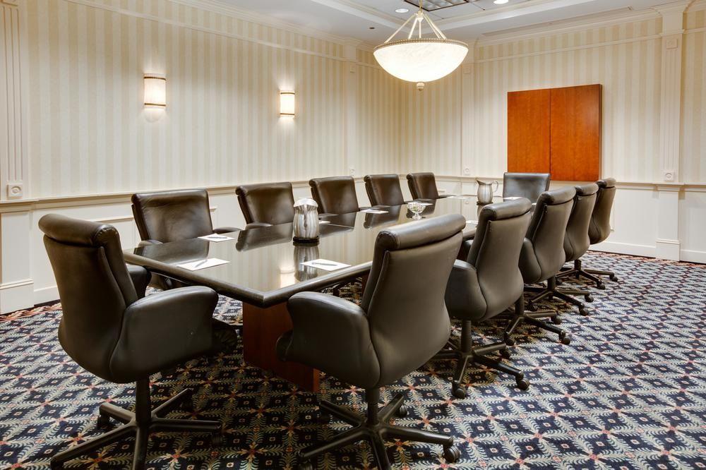 Embassy By Hilton Cleveland Rockside Hotel 3*