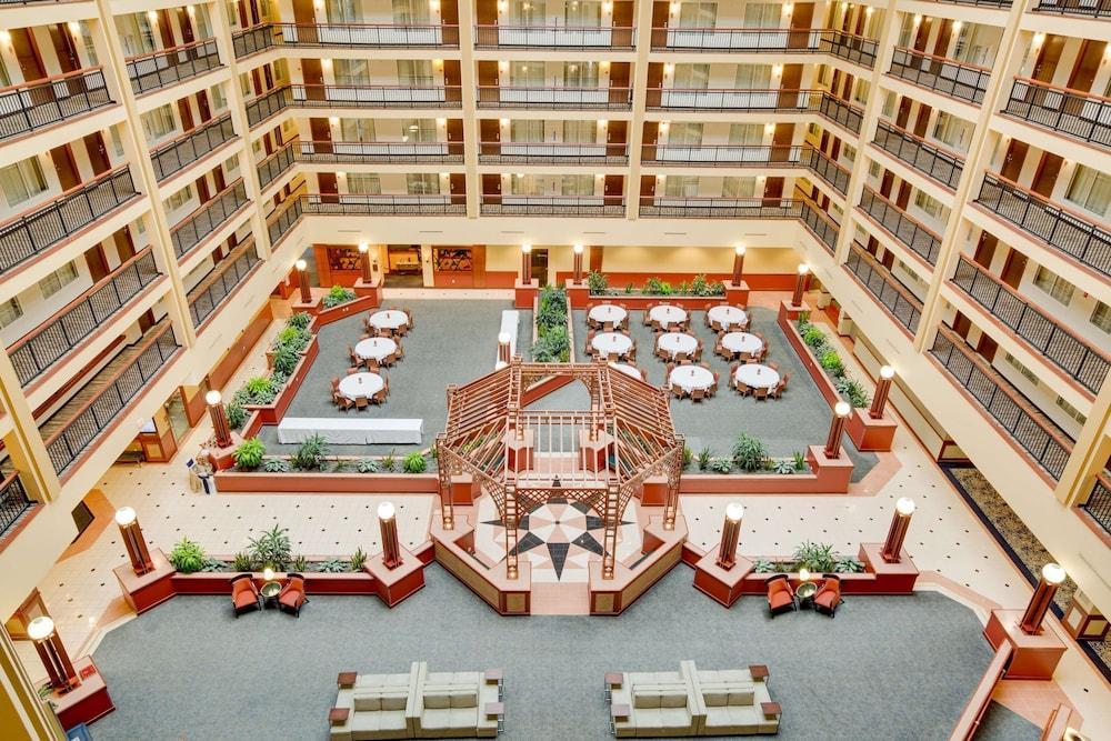 Embassy By Hilton Cleveland Rockside Hotel