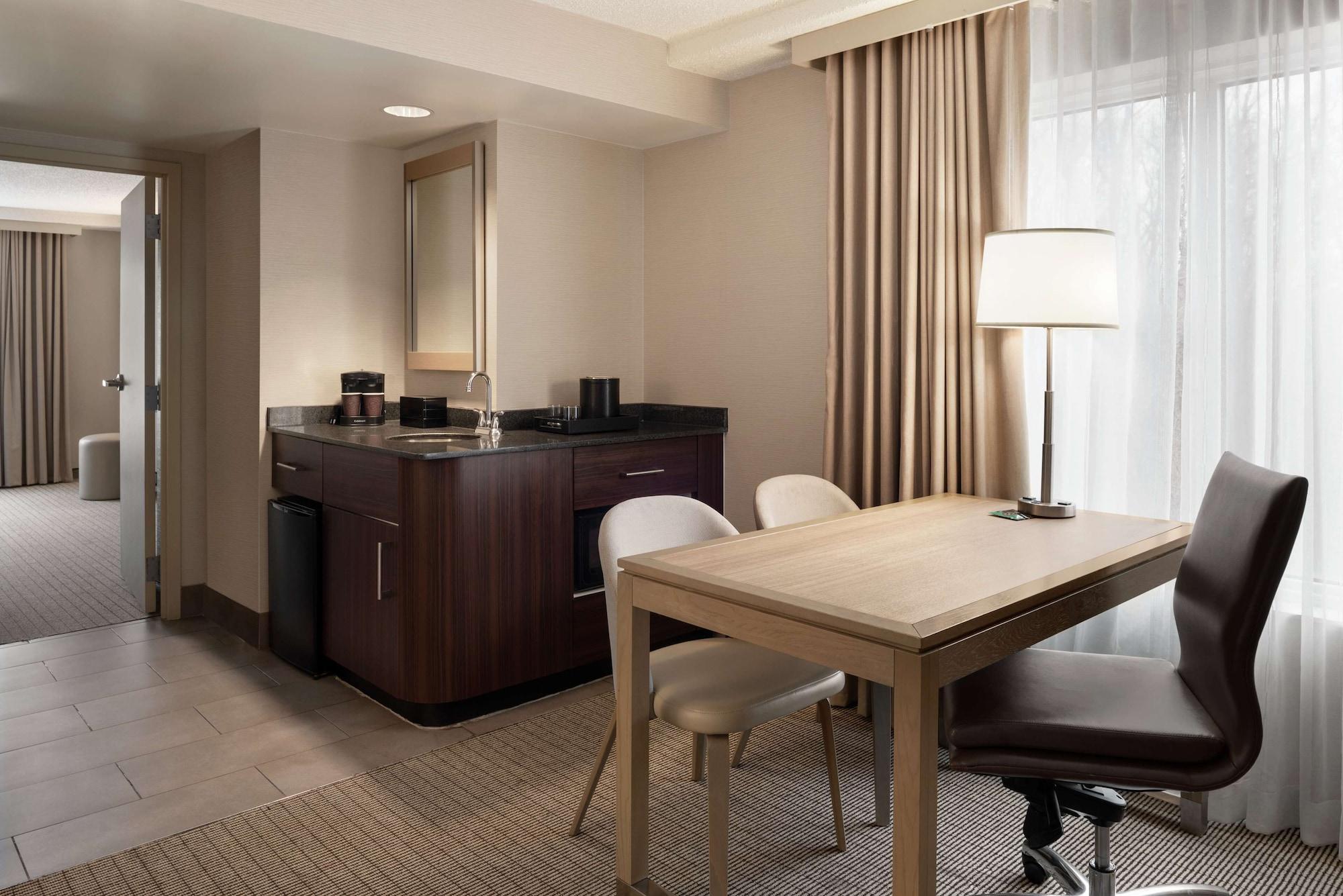Embassy By Hilton Cleveland Rockside Hotel