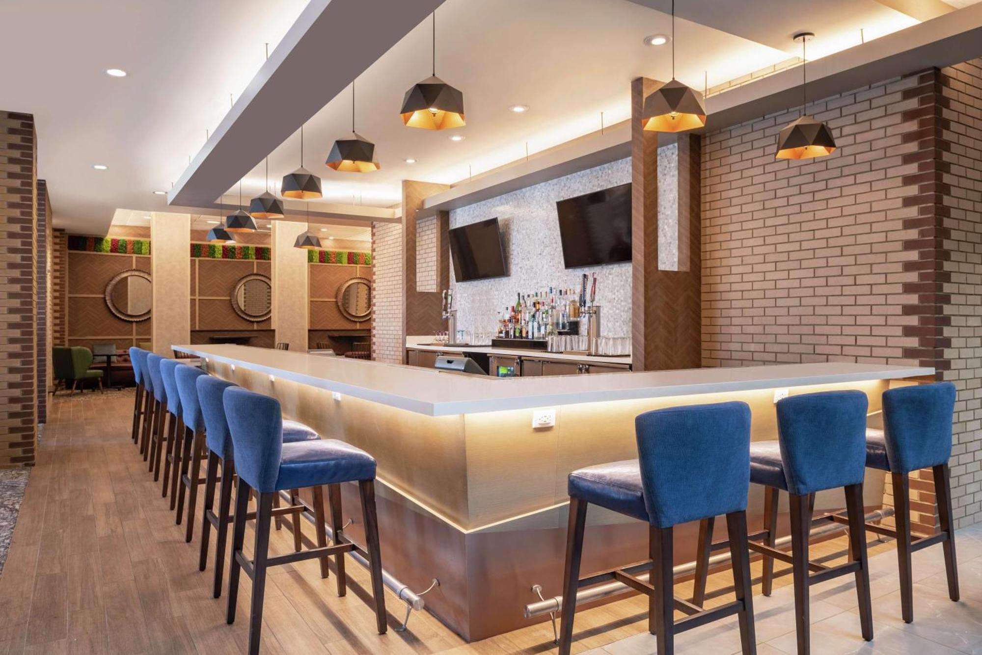 Embassy By Hilton Cleveland Rockside Hotel Independence
