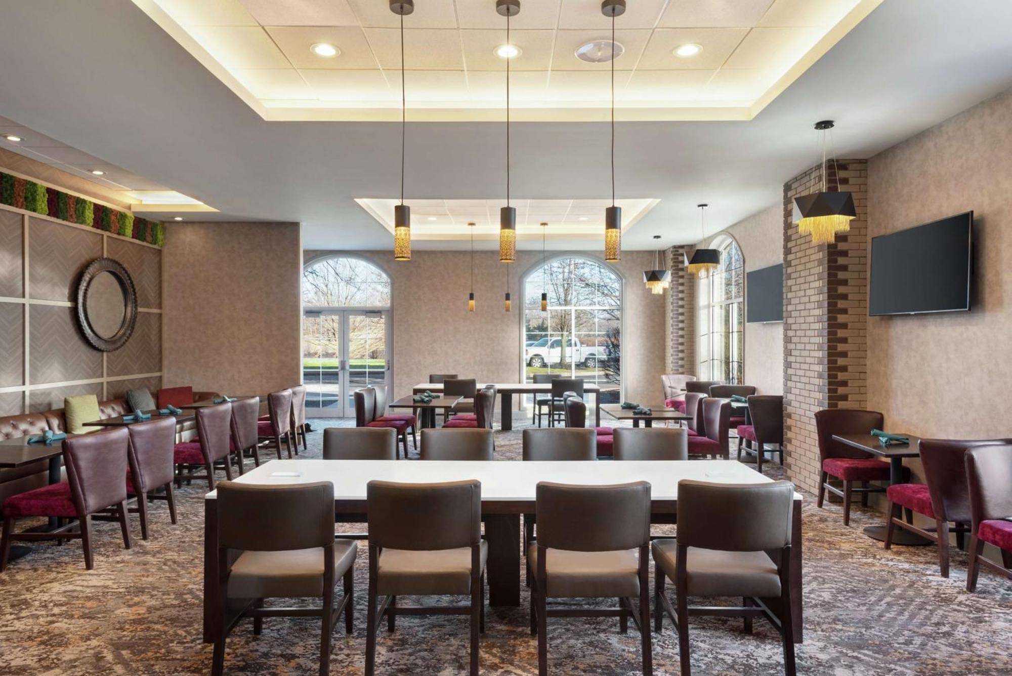 Embassy By Hilton Cleveland Rockside