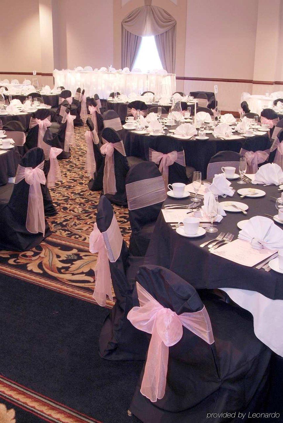 Hotel Embassy By Hilton Cleveland Rockside