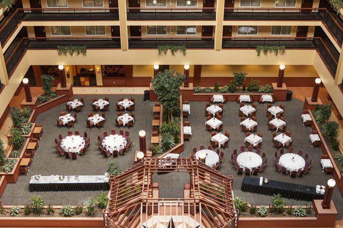 Embassy By Hilton Cleveland Rockside Independence