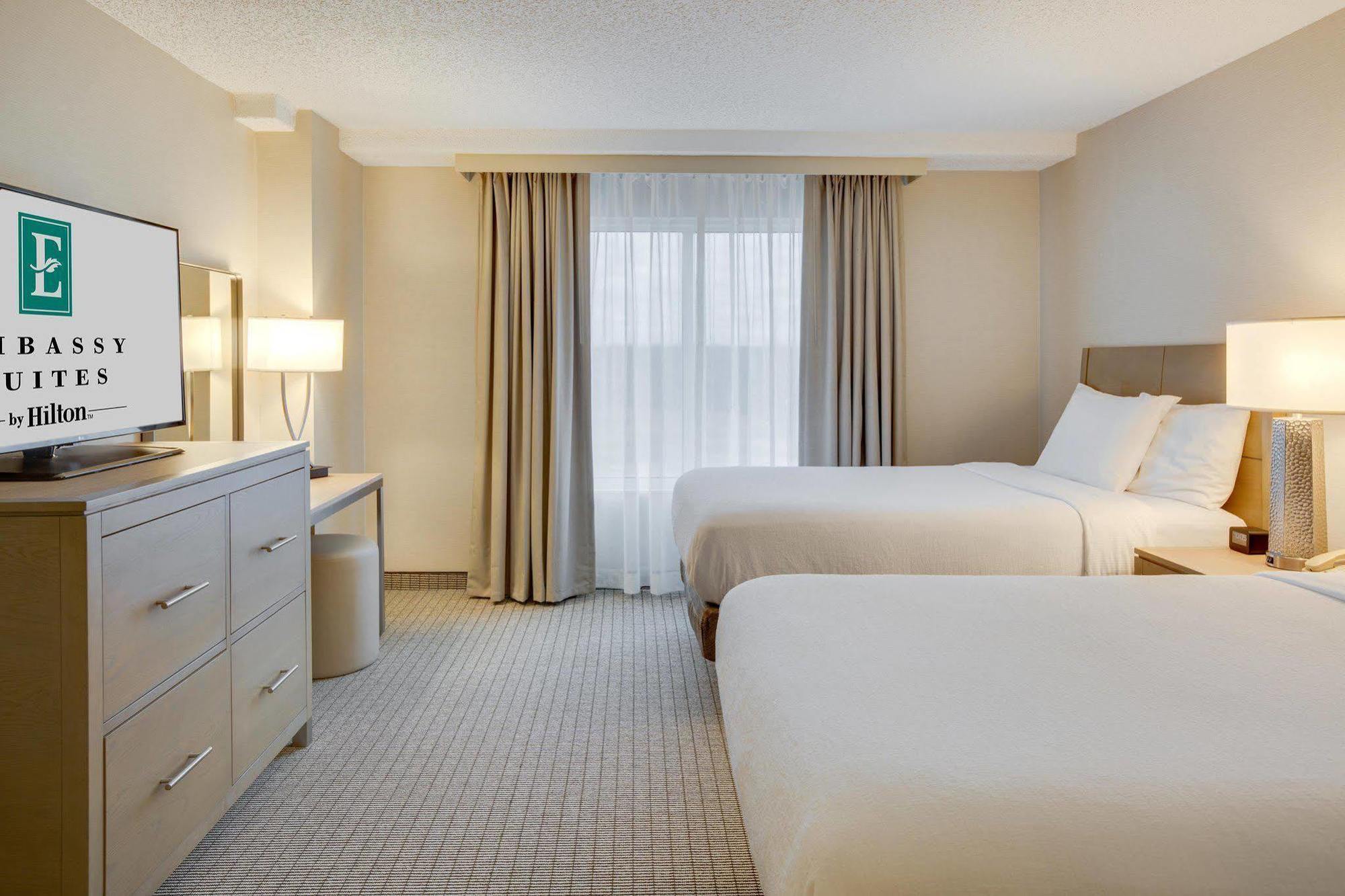 Hotel Embassy By Hilton Cleveland Rockside