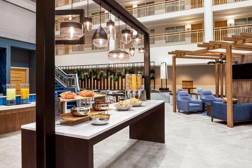 Embassy By Hilton Cleveland Rockside Hotel