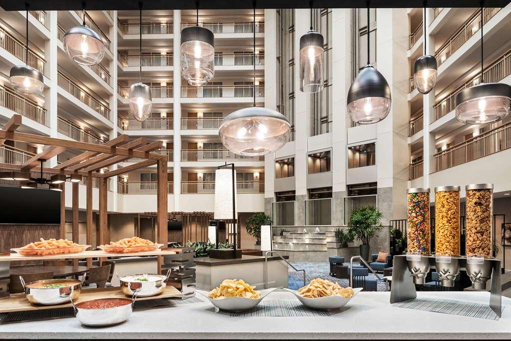 Hotel Embassy By Hilton Cleveland Rockside 3*